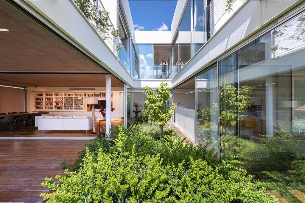 Garden House, dom w symbiozie z ogrodem na Cyprze. Projekt Christos Pavlou Architecture