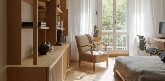Kącik do czytania i do pracy w sypialni – rady architekta, inspiracje