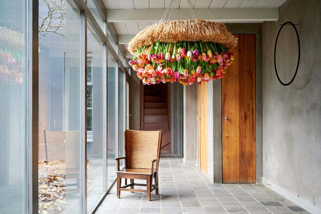 Dekoracja sufitowa z tulipanów, inspiracja od Flower Council of Holland