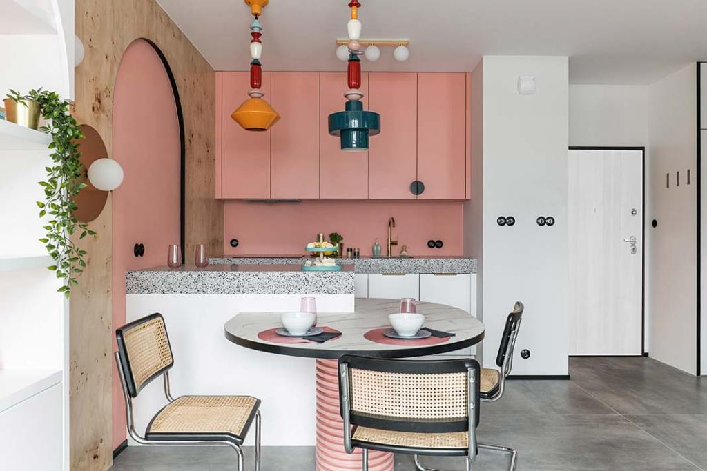 Styl Bauhaus we współczesnym mieszkaniu, aneks kuchenny z jadalnią. Projekt KODO