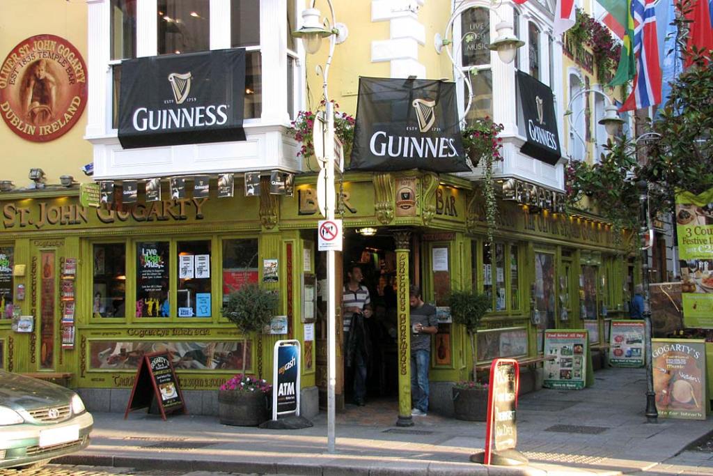 Temple Bar, dublińska dzielnica z licznymi barami i klubami nocnymi