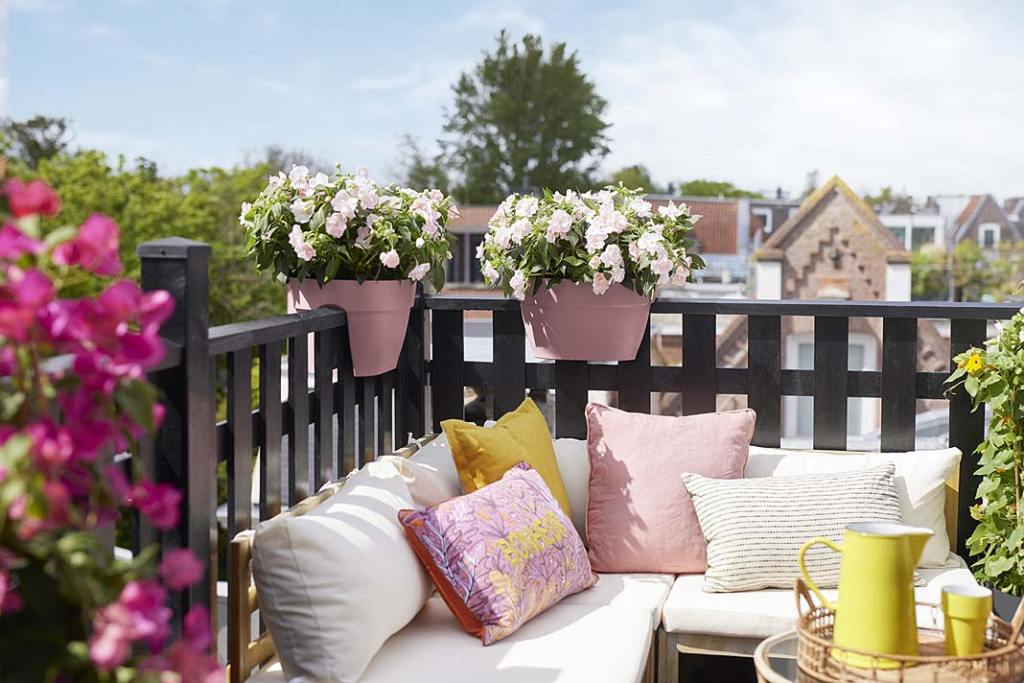 Balkon w kwiatach, donice Vibia Campana z oferty sklepu Hydroponika