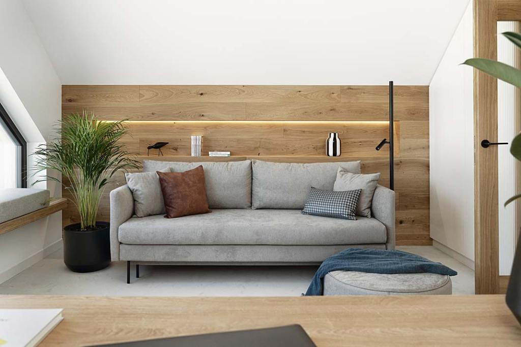 Naturalne drewno na ścianie za kanapą, aranżacja firmy Finishparkiet