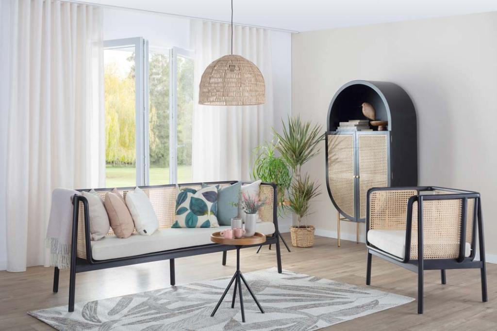 wiosna 024 trendy_dodatki do salonu z oferty Dekoria_naturlane materiały_ratan, plecionka_jasne zaslony z naturlanych materiałów