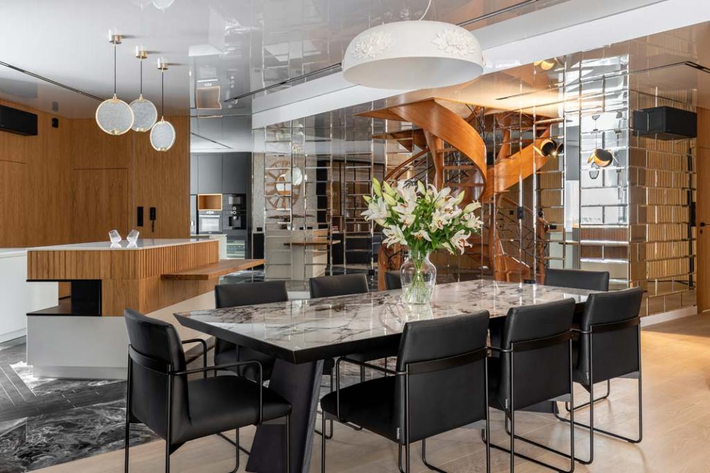 cz-dzienna_jadalnia w stylu modern glamour, lustrzane kafle na ścianie