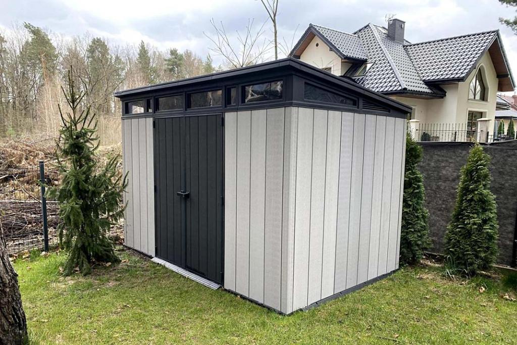 domek-narzędziowy w ogrodzie