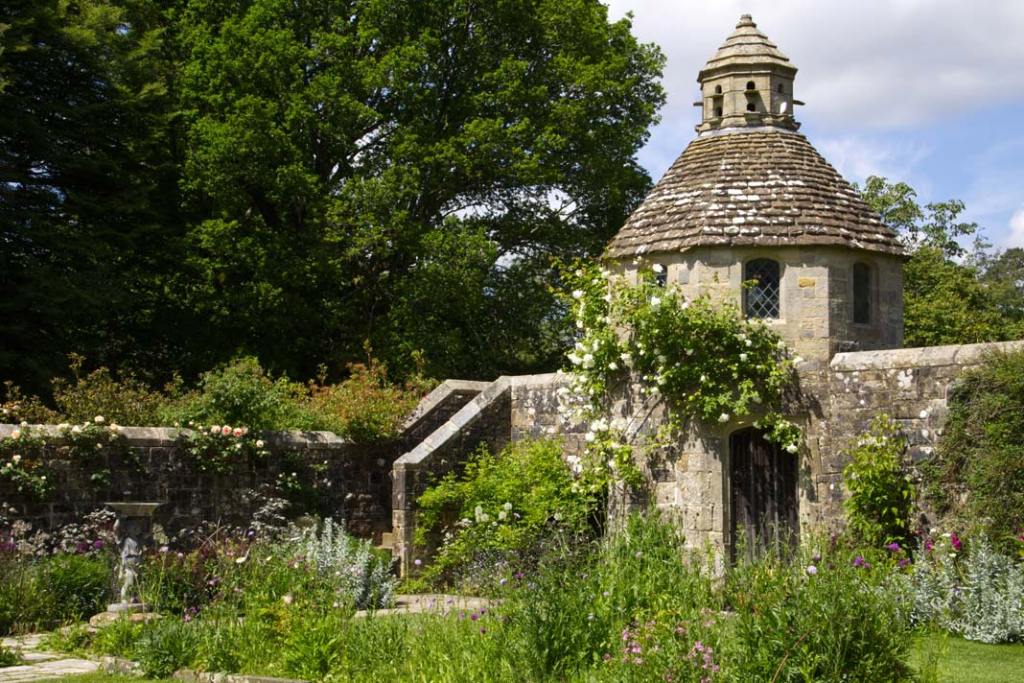 ruiny pałacu w nymans