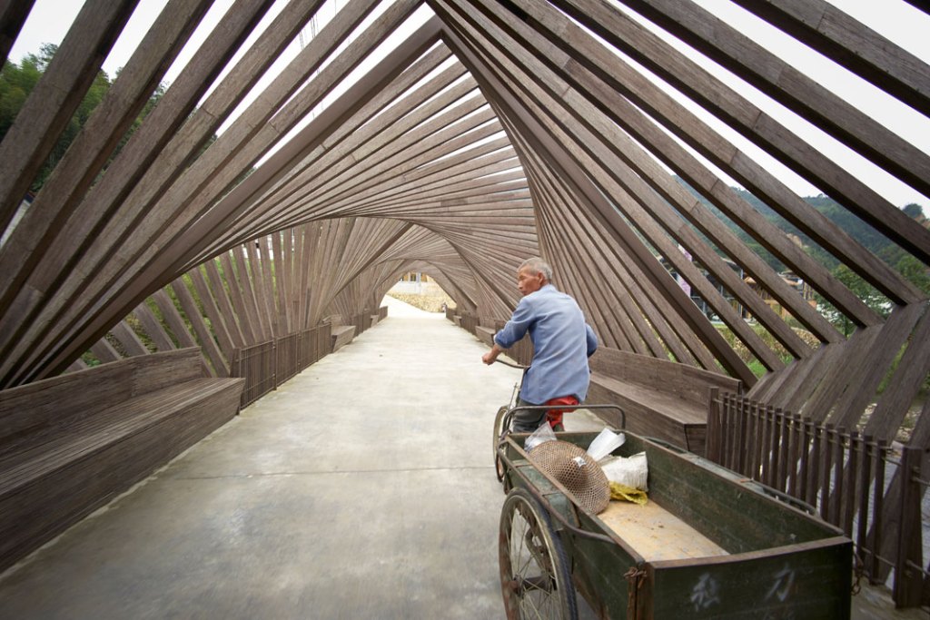 Bambusowy most, proj. Ge Qiantao, LIBAB International Bamboo Biennale, Baoxi, China Fot. Julien Lanoo