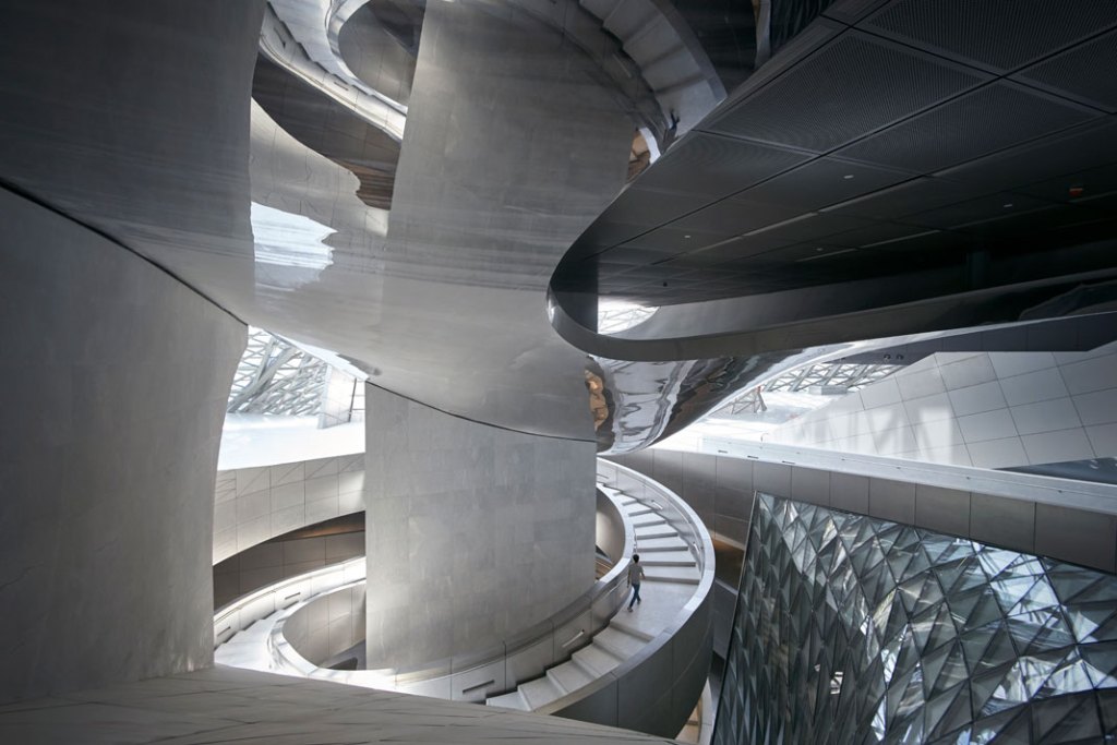 Museum of Contemporary Art & Planning Exhibition, proj. Coop Himmelb(l)au, Shenzhen, Chiny